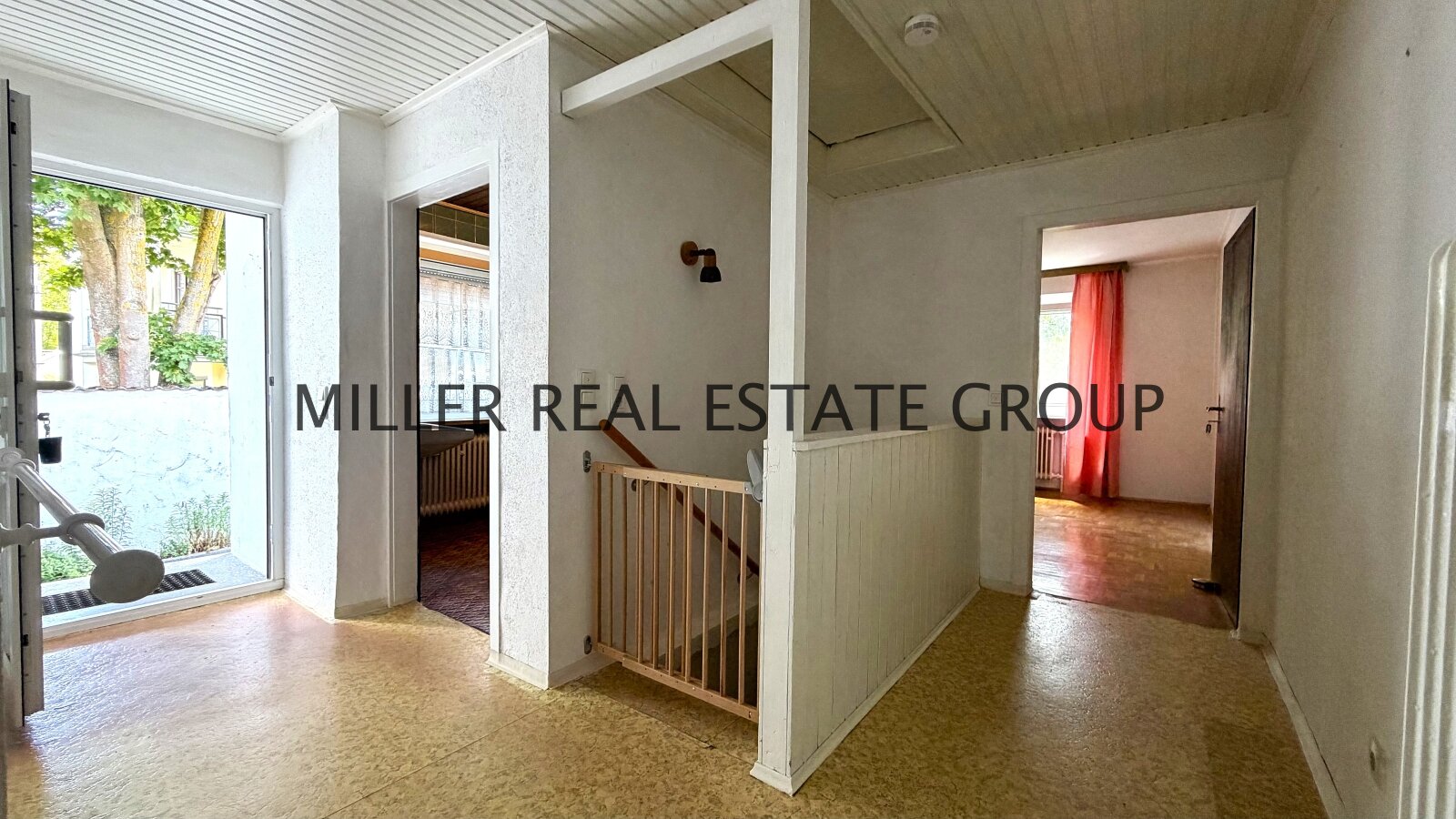 Seltene Gelegenheit in Ingolstadt-Unterhaunstadt: Großzügiger Bungalow mit Vollkeller, Doppelgarage, Garten & Ausbaupotenzial!