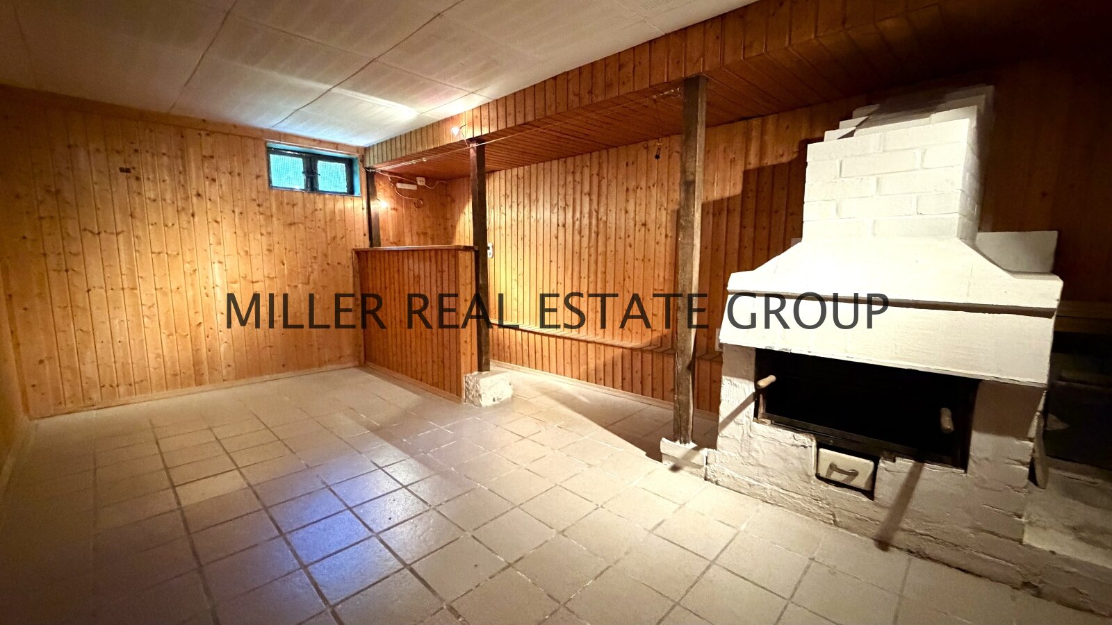 Seltene Gelegenheit in Ingolstadt-Unterhaunstadt: Großzügiger Bungalow mit Vollkeller, Doppelgarage, Garten & Ausbaupotenzial!