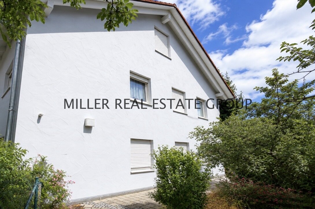Wertstabile Kapitalanlage in Ingolstadt-Friedrichshofen: Vermietetes Dachgeschoss-Apartment mit Tiefgaragenstellplatz in ruhiger zweiter Reihe!