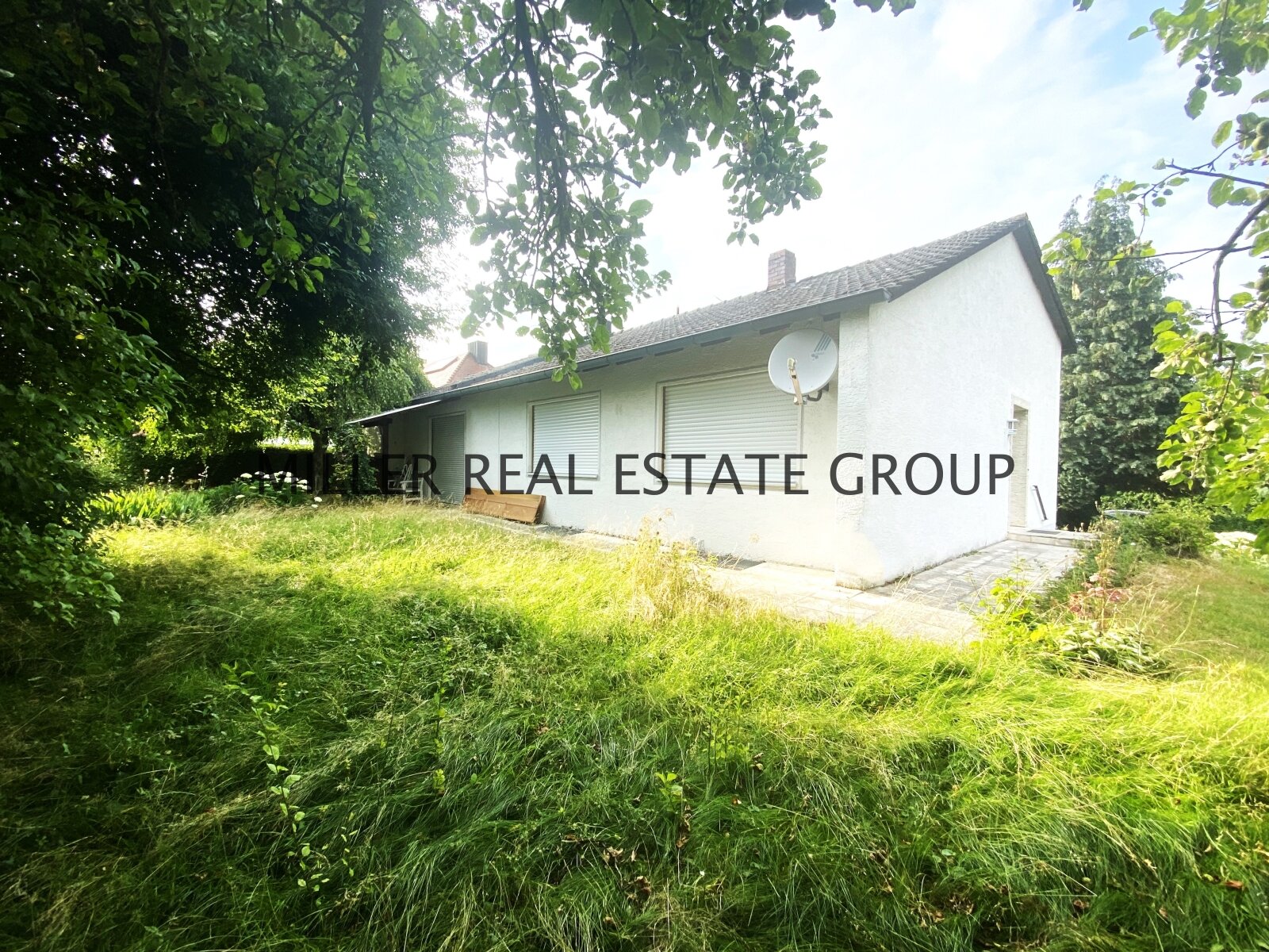 Renovierungsbedürftiges Einfamilienhaus mit großem Grundstück, Garten, Garage und Ausbaupotenzial in Ingolstadt-Pettenhofen!