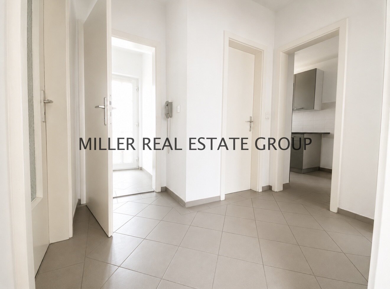 3-Zimmer-Eigentumswohnung in Ingolstadt – mit Süd-West-Balkon, Außenstellplatz und starkem Wohnpotenzial!