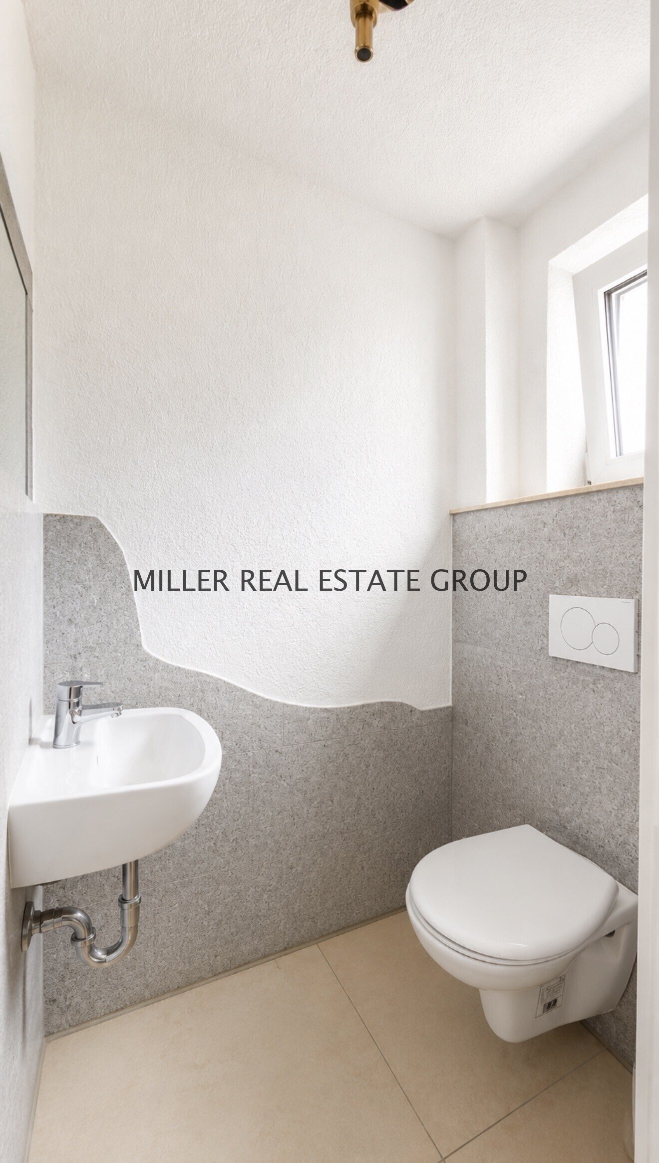Modernisiertes Reiheneckhaus in Neuburg an der Donau – großzügiges Familienwohnen mit Garten, zwei Terrassen, Balkon & fünf Stellplätzen!