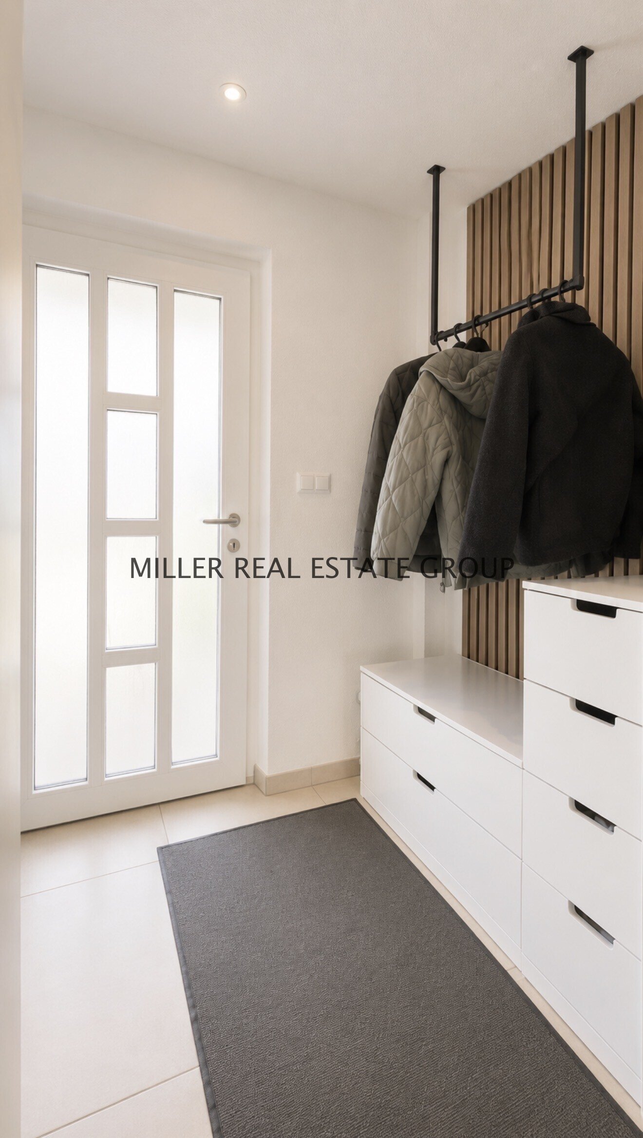 Modernisiertes Reiheneckhaus in Neuburg an der Donau – großzügiges Familienwohnen mit Garten, zwei Terrassen, Balkon & fünf Stellplätzen!