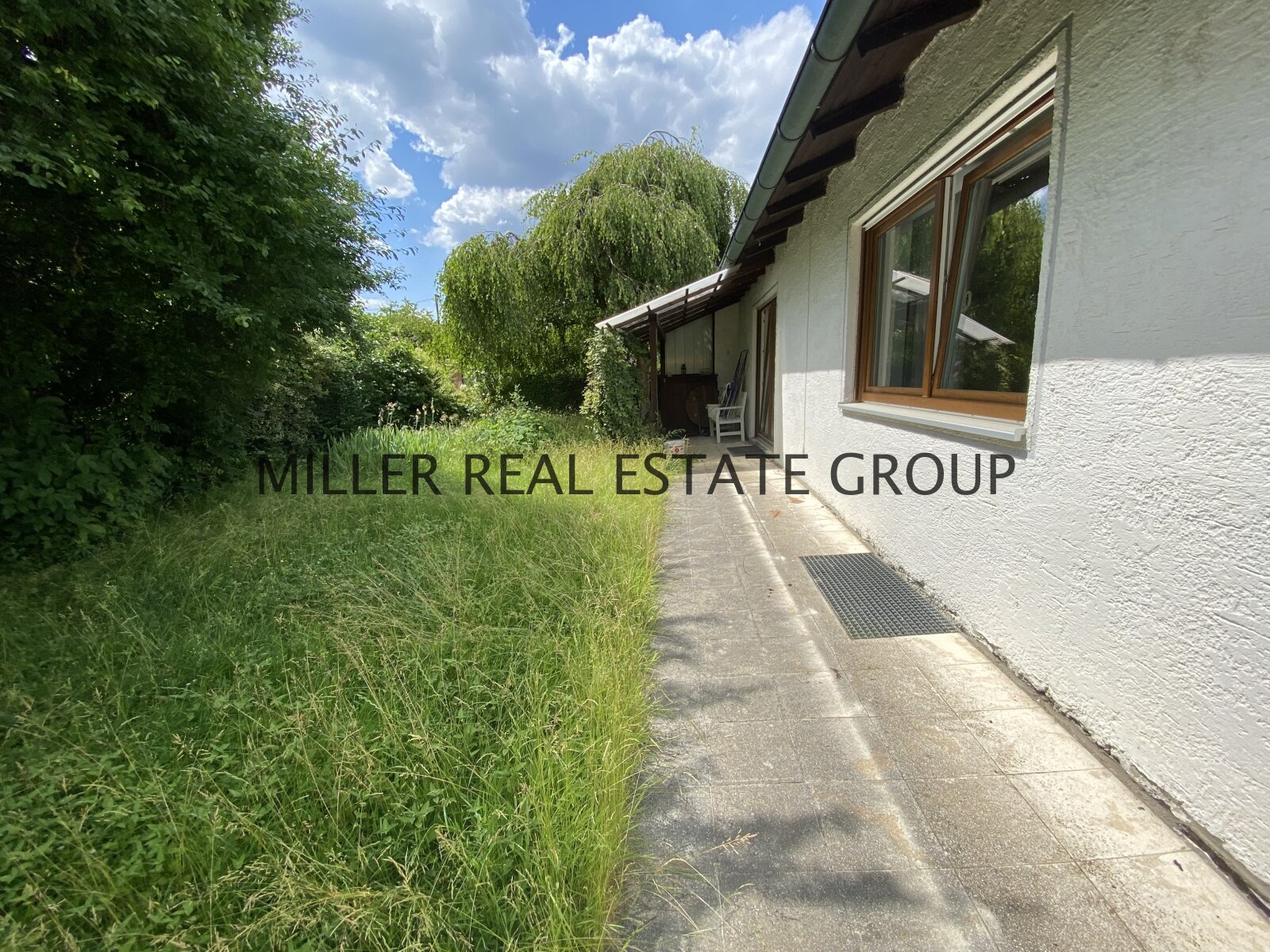 Einfamilienhaus in Ingolstadt-Pettenhofen – großes Grundstück, Garten, Garage & Entwicklungspotenzial!