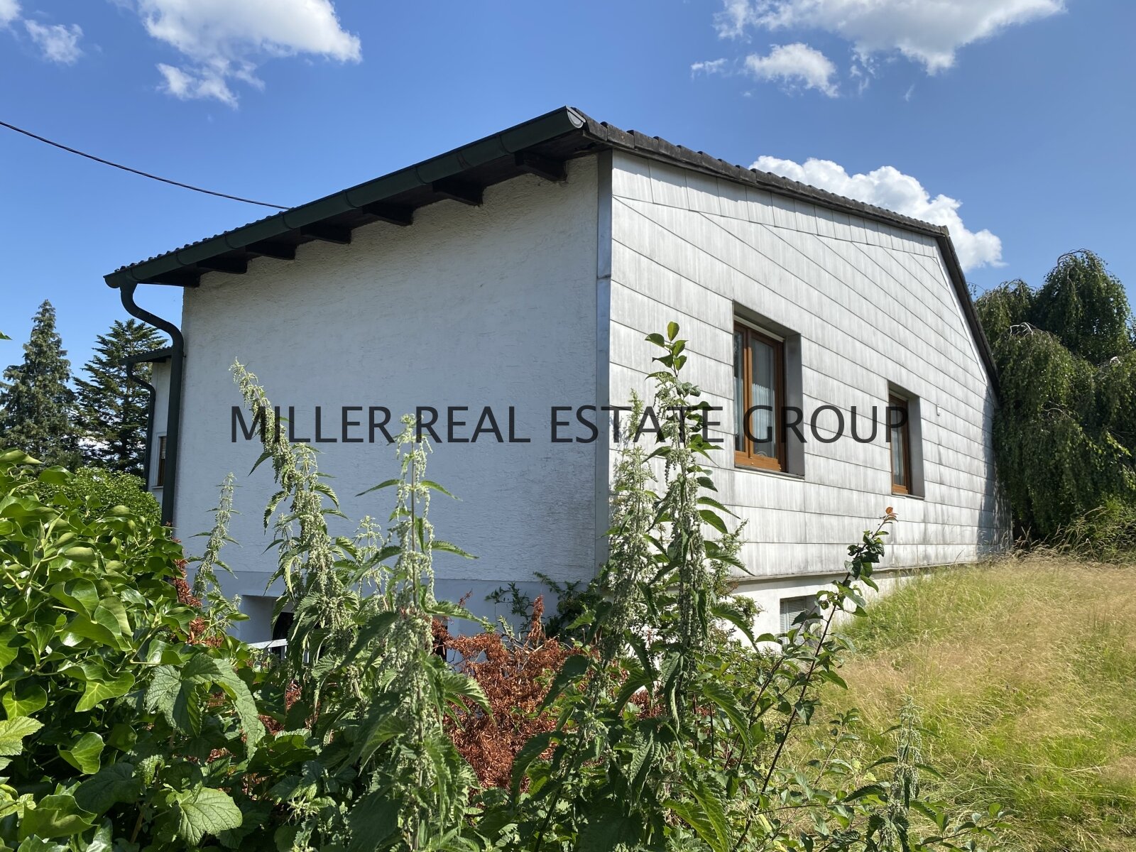 Einfamilienhaus in Ingolstadt-Pettenhofen – großes Grundstück, Garten, Garage & Entwicklungspotenzial!
