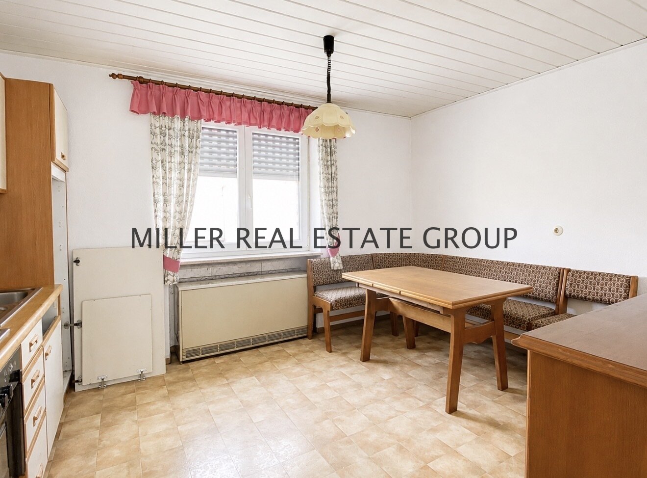 Einfamilienhaus in Ingolstadt-Pettenhofen – großes Grundstück, Garten, Garage & Entwicklungspotenzial!