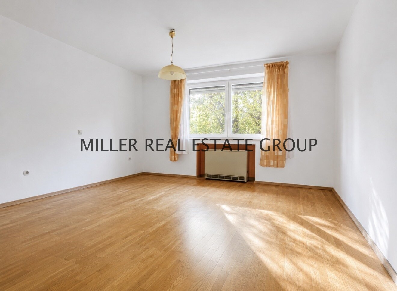 Einfamilienhaus in Ingolstadt-Pettenhofen – großes Grundstück, Garten, Garage & Entwicklungspotenzial!