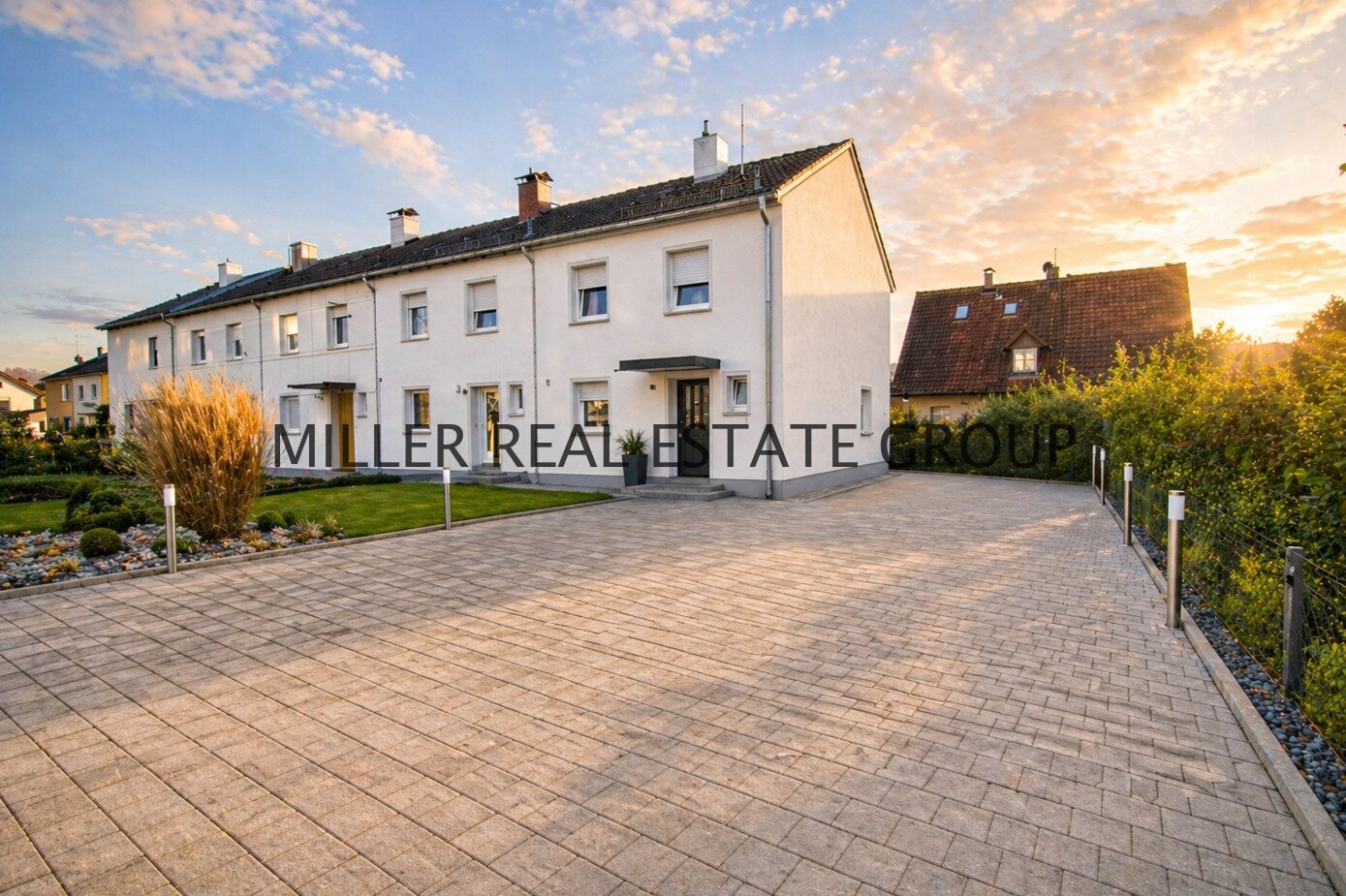 Reiheneckhaus in Neuburg an der Donau – modernes Familienwohnen auf ca. 149 m² mit Traumgarten, 2 Terrassen, Balkon & 5 Stellplätzen!