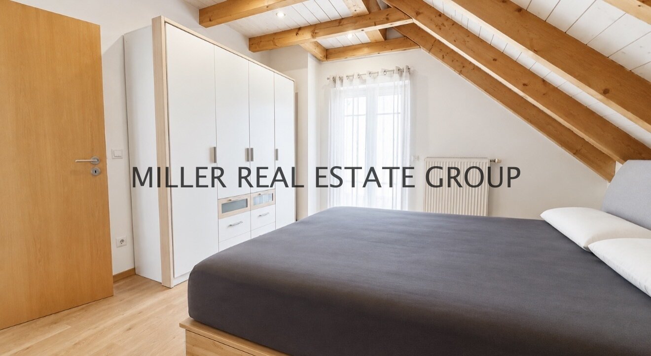 ZWEI HÄUSER. EIN ANWESEN. VIELE PERSPEKTIVEN. – Bezugsfreies Doppelhaus-Ensemble in Großmehring mit ca. 238 m² Wfl., großem Garten & Doppelgarage!