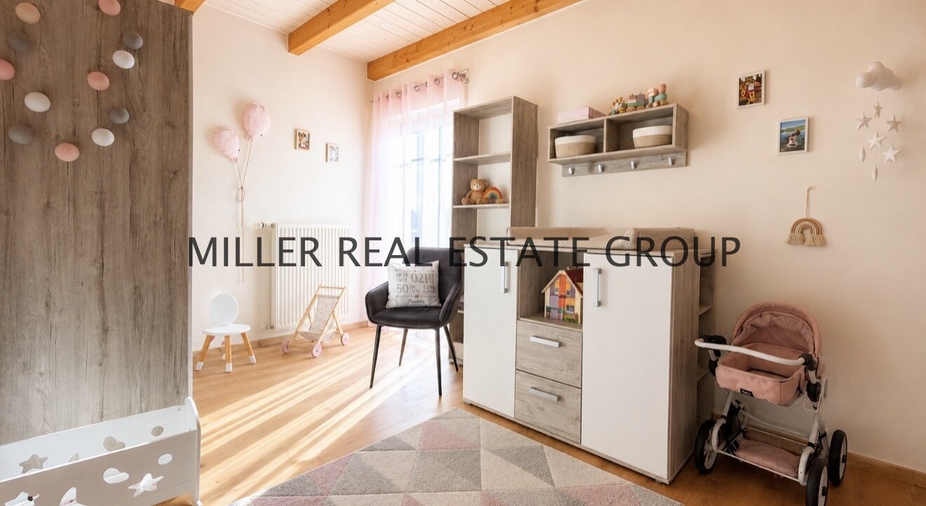 ZWEI HÄUSER. EIN ANWESEN. VIELE PERSPEKTIVEN. – Bezugsfreies Doppelhaus-Ensemble in Großmehring mit ca. 238 m² Wfl., großem Garten & Doppelgarage!