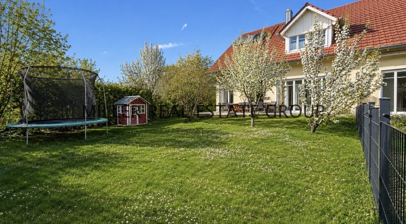 ZWEI HÄUSER. EIN ANWESEN. VIELE PERSPEKTIVEN. – Bezugsfreies Doppelhaus-Ensemble in Großmehring mit ca. 238 m² Wfl., großem Garten & Doppelgarage!