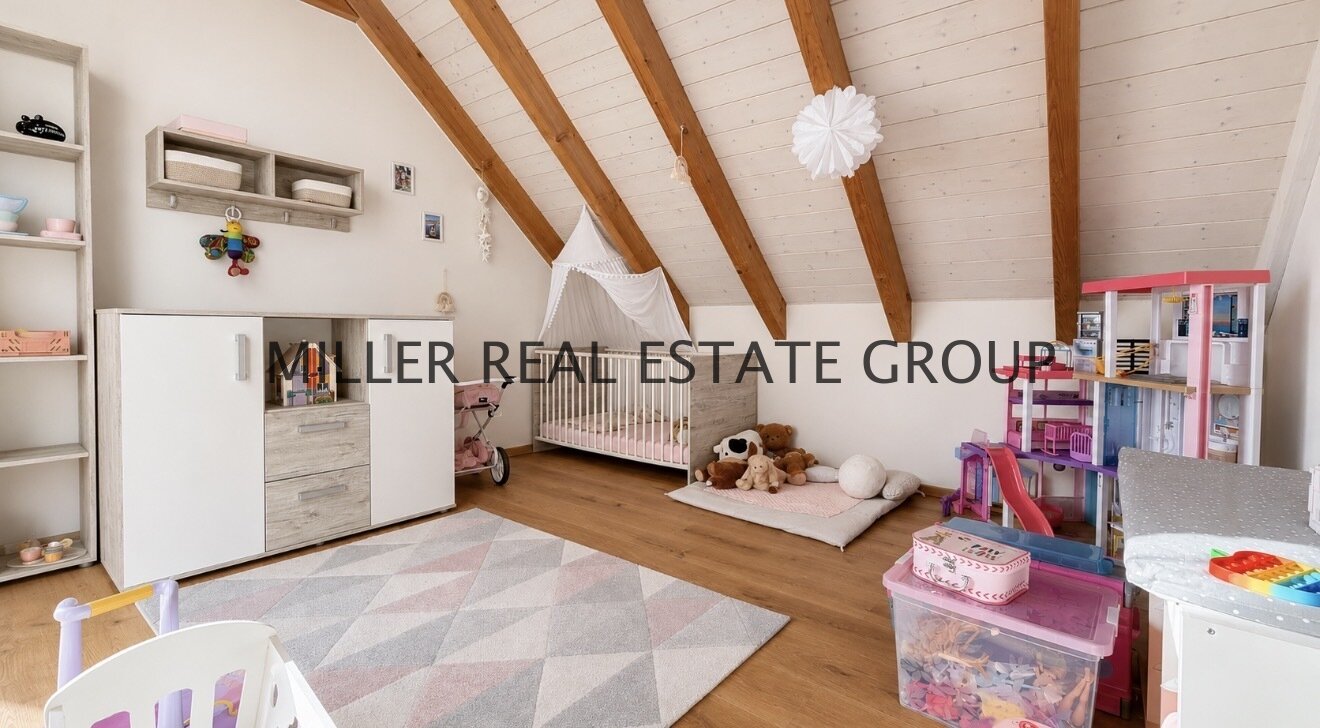 ZWEI HÄUSER. EIN ANWESEN. VIELE PERSPEKTIVEN. – Bezugsfreies Doppelhaus-Ensemble in Großmehring mit ca. 238 m² Wfl., großem Garten & Doppelgarage!