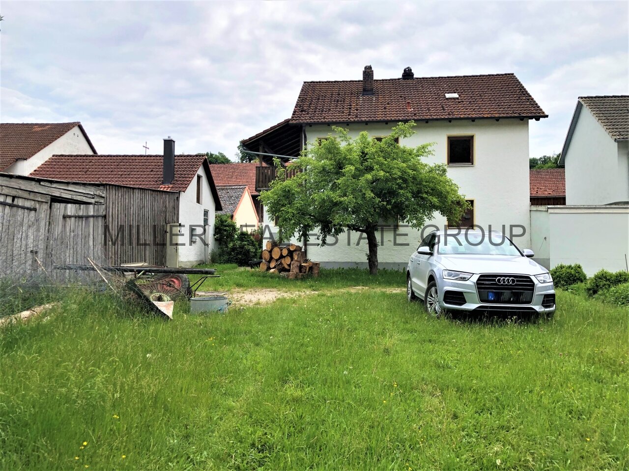 Großzügiges Einfamilienhaus in grüner und idyllischer Lage  Großzügiges Einfamilienhaus in grüner und idyllischer Lage