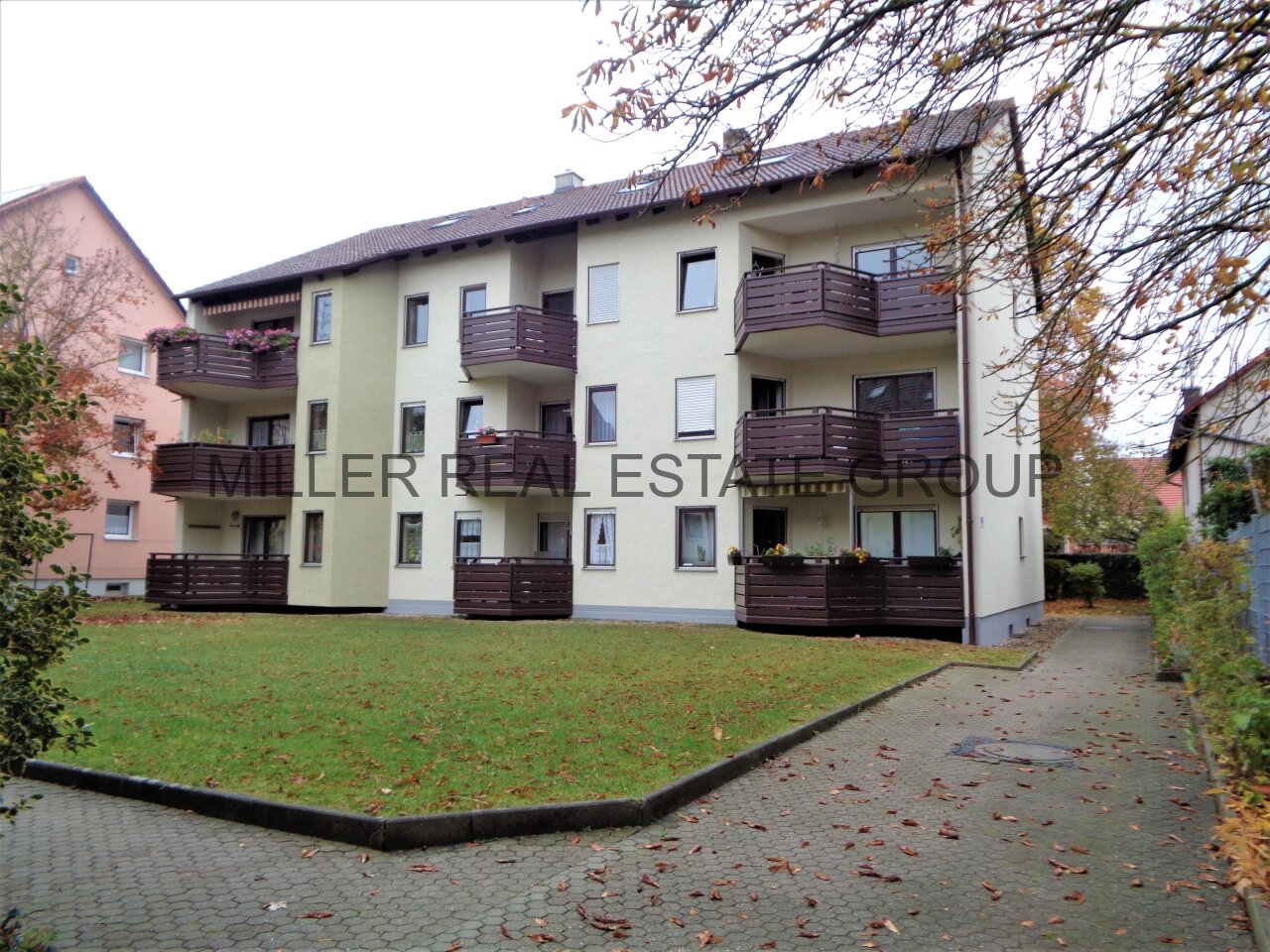 Großzügige Eigentumswohnung mit Tiefgaragenstellplatz in sehr zentraler Lage  Großzügige Eigentumswohnung mit Tiefgaragenstellplatz in sehr zentraler Lage