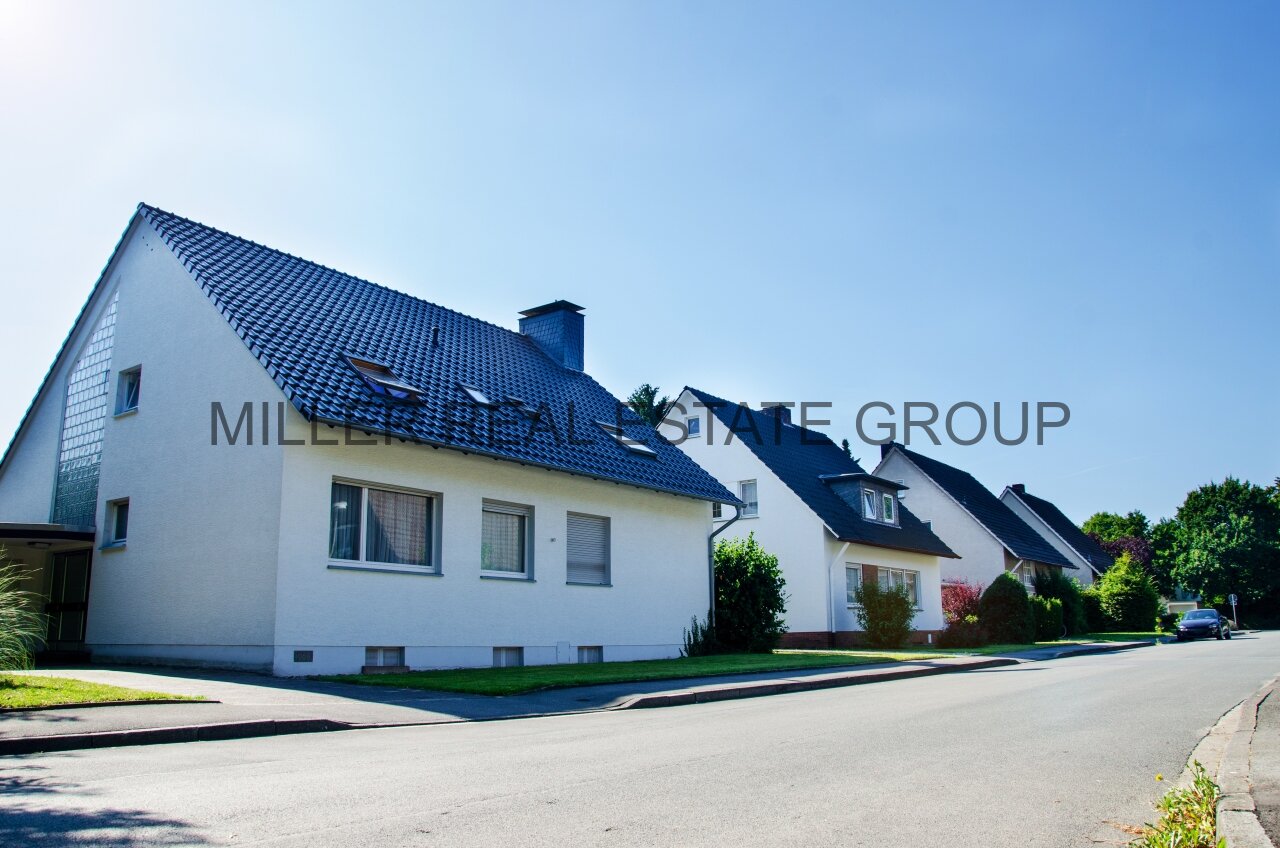 GROßZÜGIGES EIN-ZWEIFAMILIENHAUS IN GRÜNER UND IDYLLISCHER LAGE  GROßZÜGIGES EIN-ZWEIFAMILIENHAUS IN GRÜNER UND IDYLLISCHER LAGE