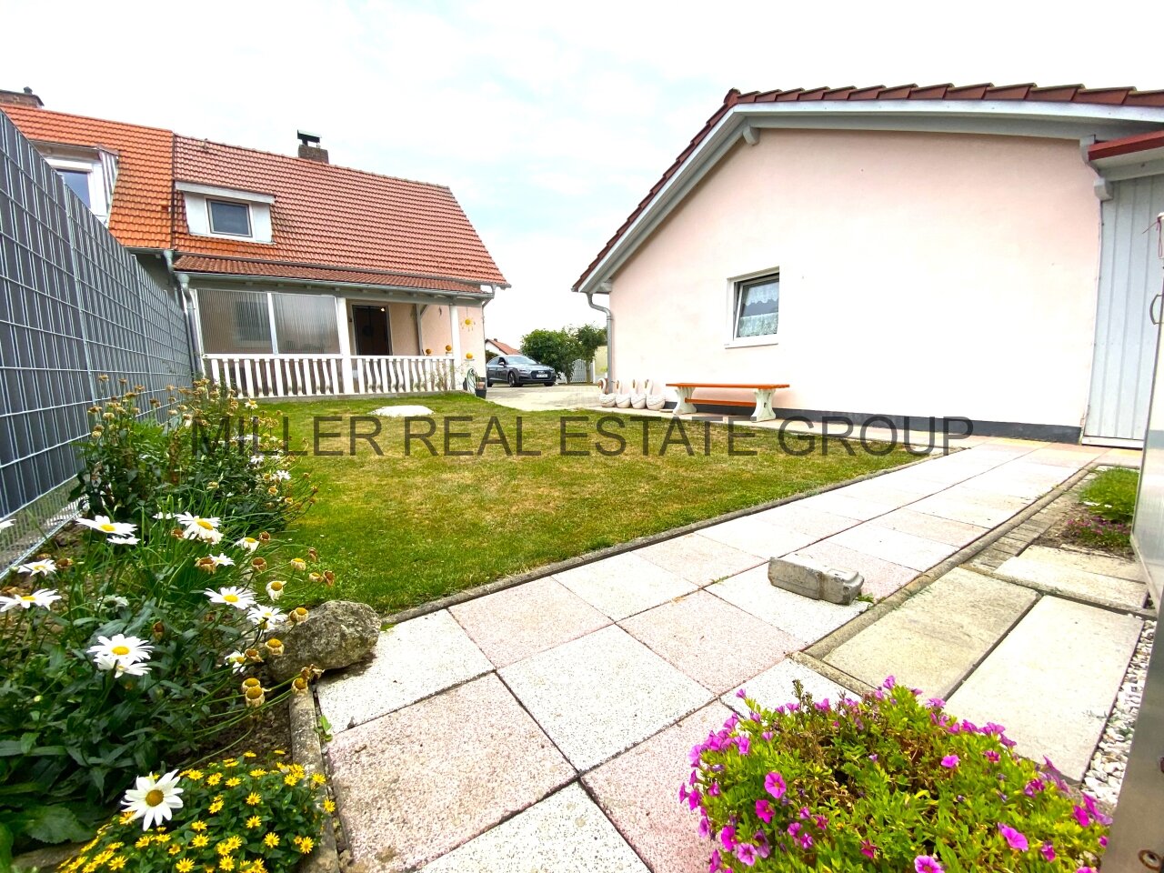 Platz für die ganze Familie - schöne Doppelhaushälfte in Wallersdorf  Platz für die ganze Familie - schöne Doppelhaushälfte in Wallersdorf
