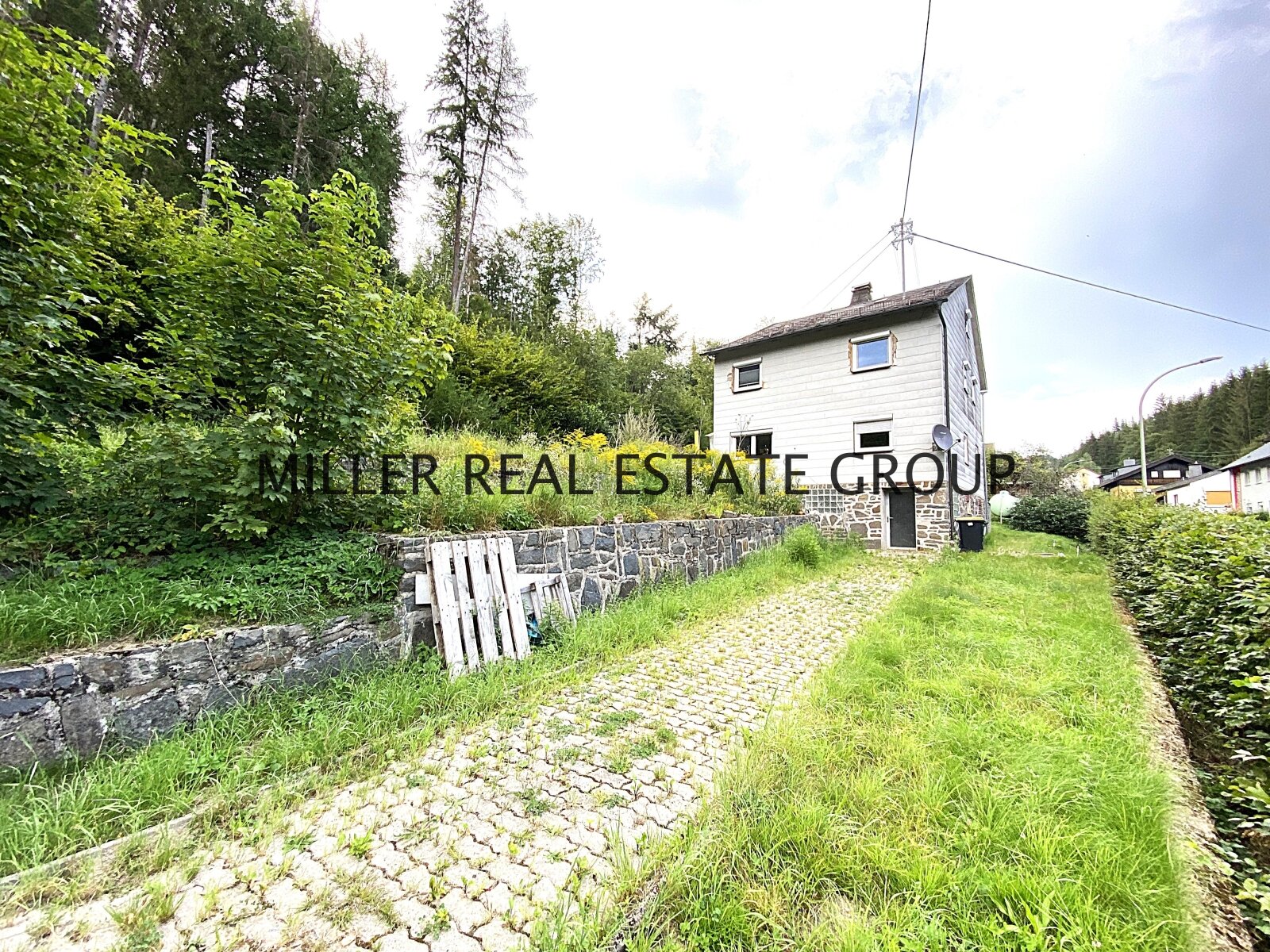 Grundstücksfläche 1.745 qm! Idyllisches Einfamilienhaus mit weitläufigem Garten!