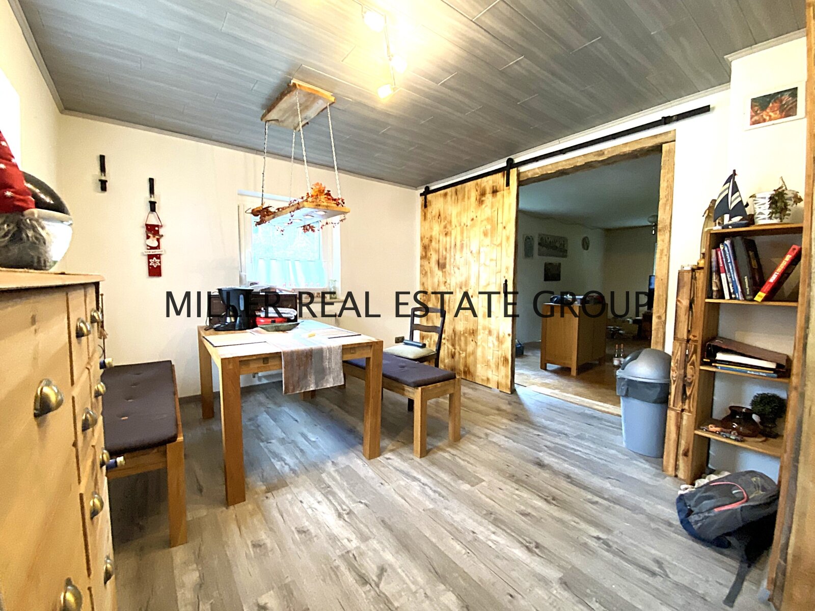 Grundstücksfläche 1.745 qm! Idyllisches Einfamilienhaus mit weitläufigem Garten!