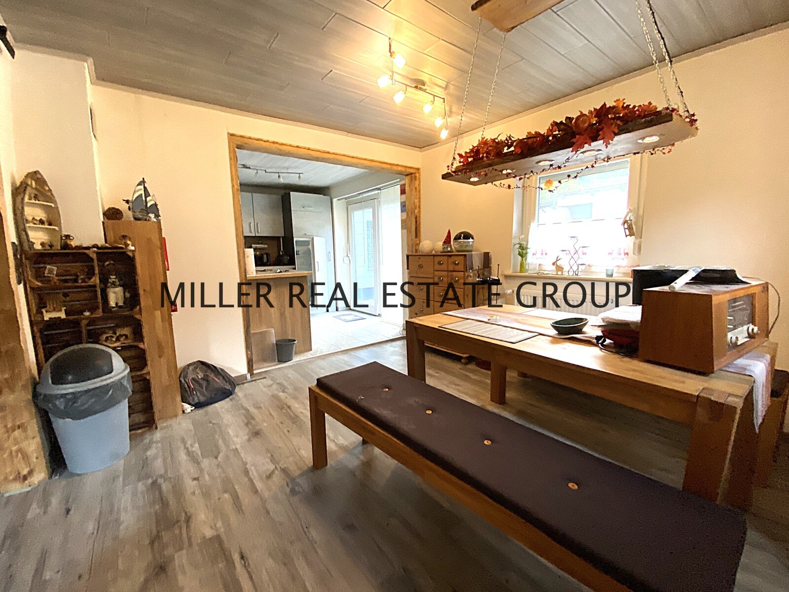 Grundstücksfläche 1.745 qm! Idyllisches Einfamilienhaus mit weitläufigem Garten!