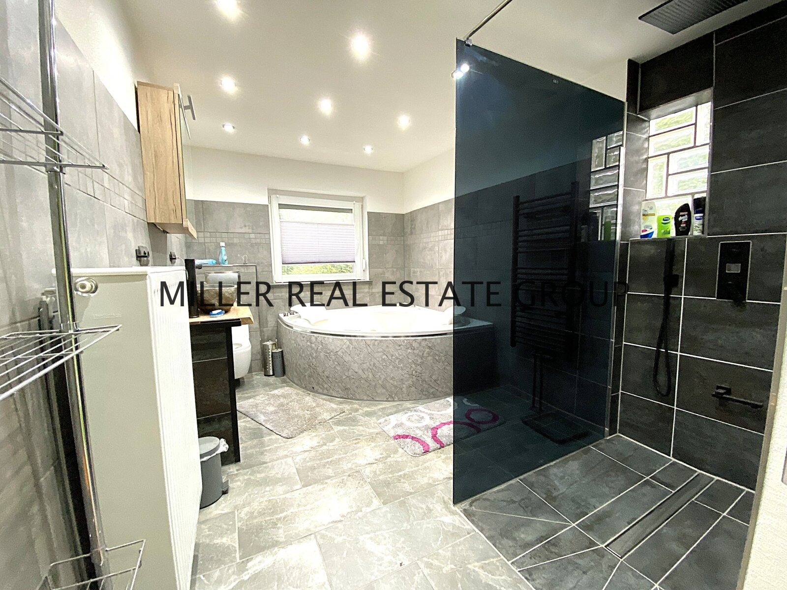 Grundstücksfläche 1.745 qm! Idyllisches Einfamilienhaus mit weitläufigem Garten!