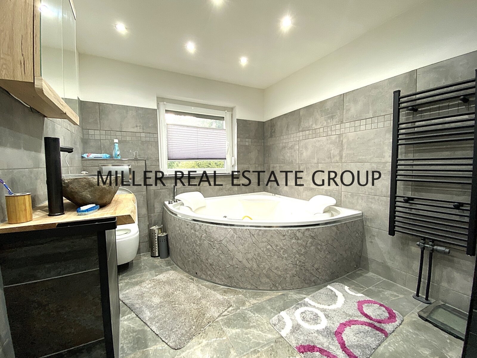 Grundstücksfläche 1.745 qm! Idyllisches Einfamilienhaus mit weitläufigem Garten!