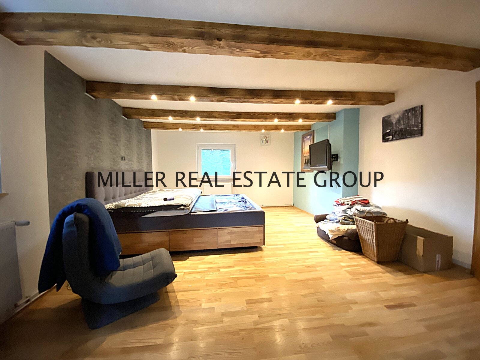 Grundstücksfläche 1.745 qm! Idyllisches Einfamilienhaus mit weitläufigem Garten!