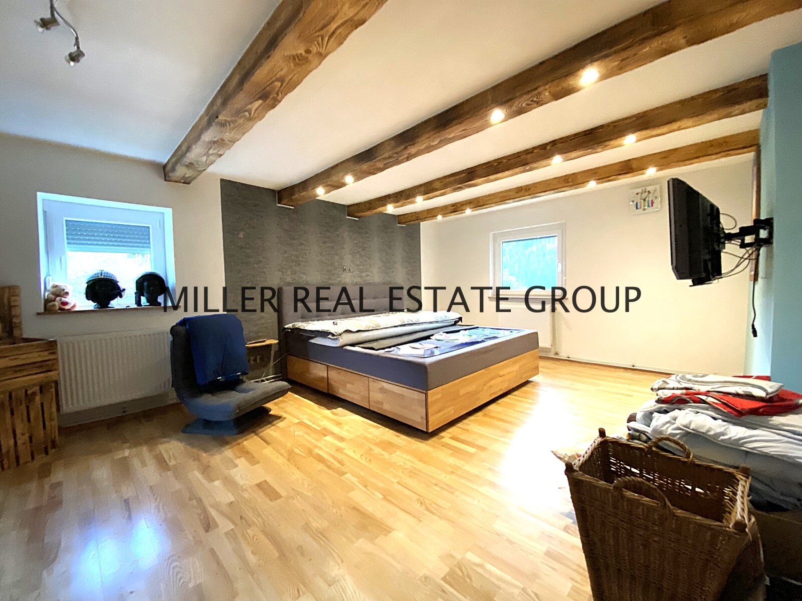 Grundstücksfläche 1.745 qm! Idyllisches Einfamilienhaus mit weitläufigem Garten!