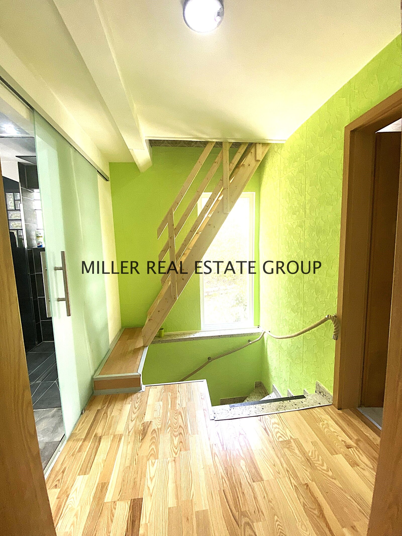 Grundstücksfläche 1.745 qm! Idyllisches Einfamilienhaus mit weitläufigem Garten!