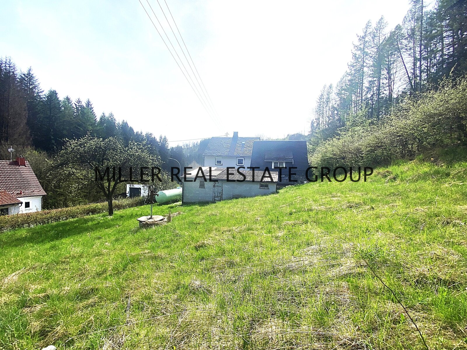 Grundstücksfläche 1.745 qm! Idyllisches Einfamilienhaus mit weitläufigem Garten!