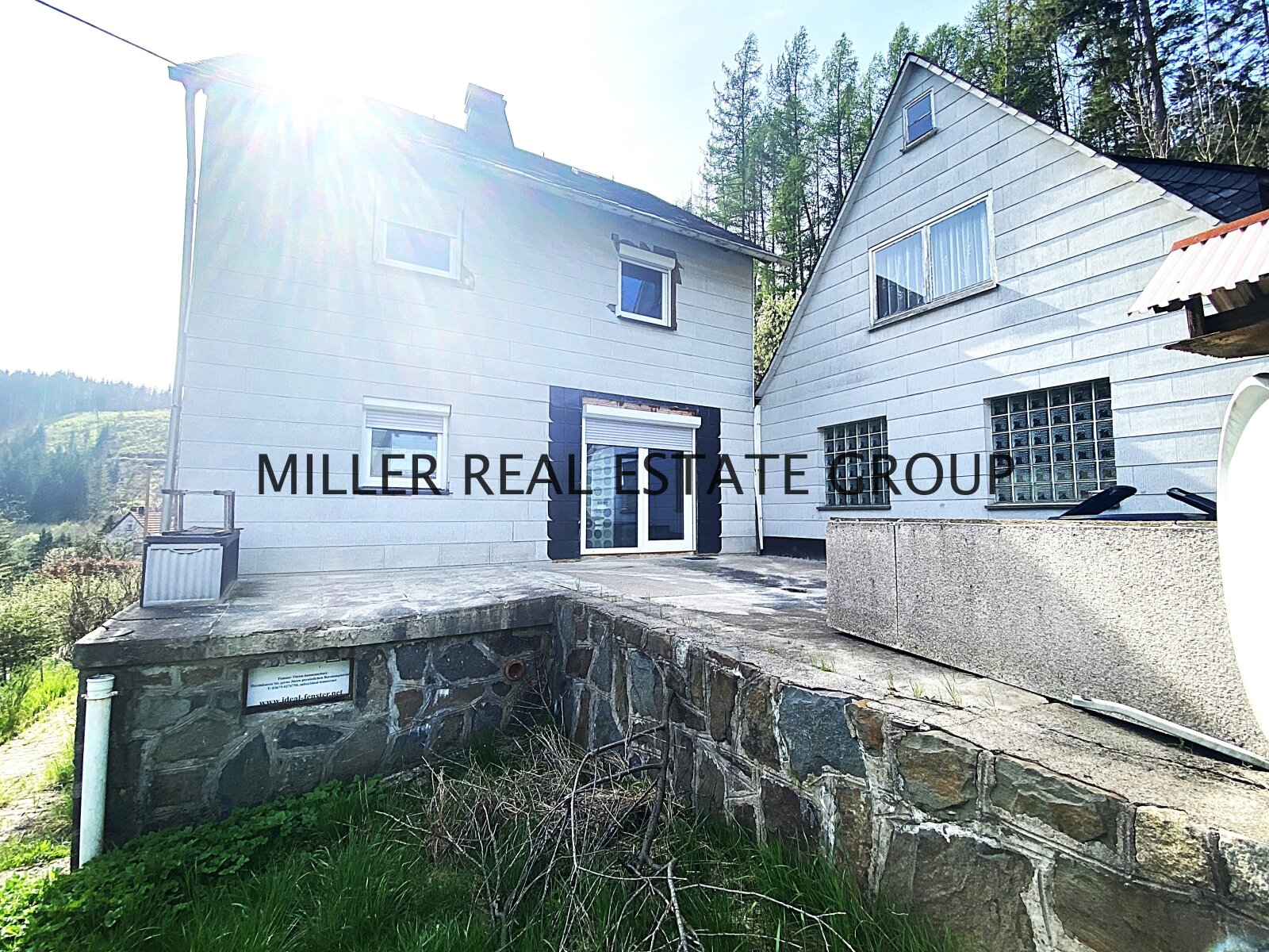 Grundstücksfläche 1.745 qm! Idyllisches Einfamilienhaus mit weitläufigem Garten!