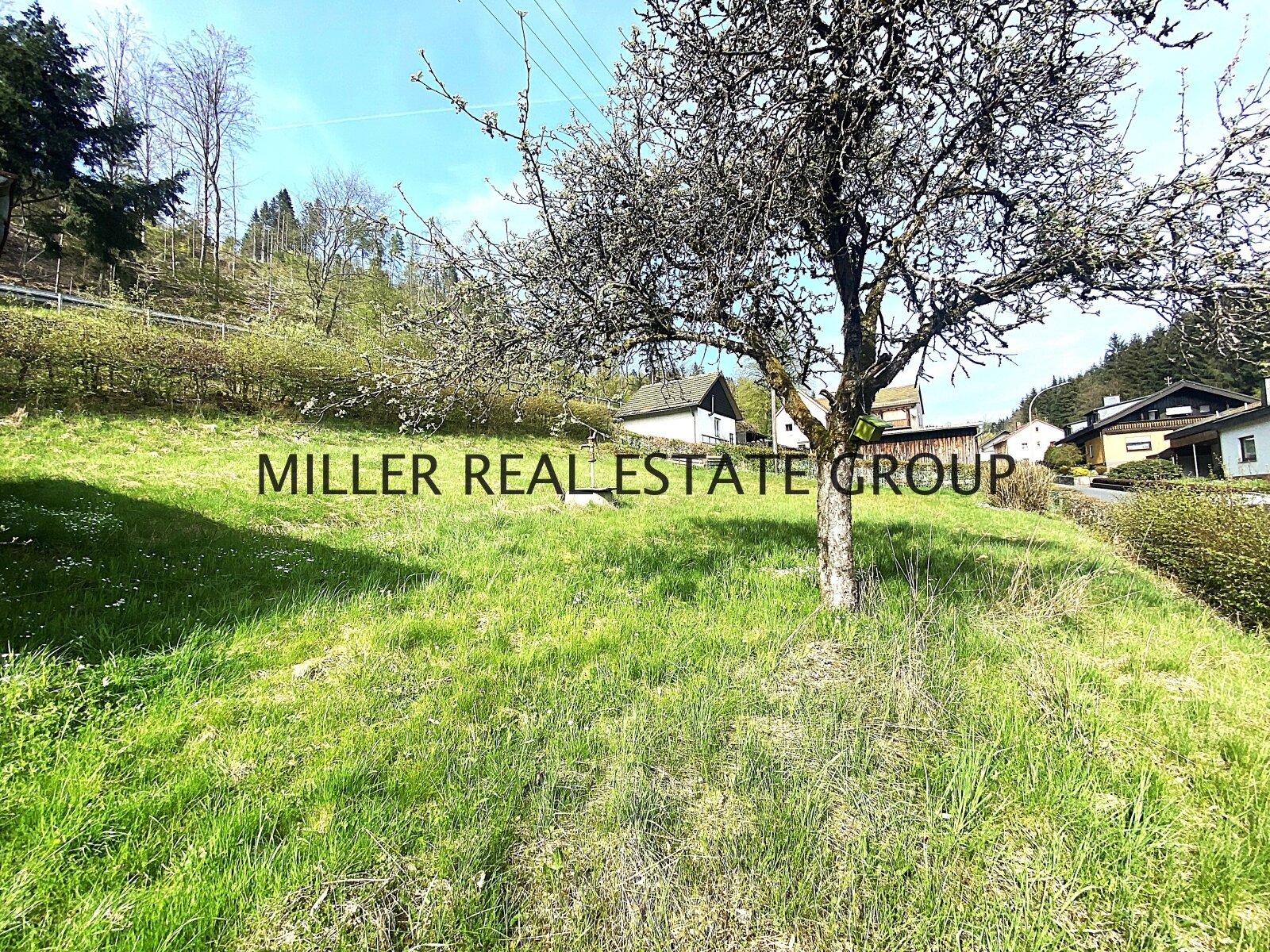 Grundstücksfläche 1.745 qm! Idyllisches Einfamilienhaus mit weitläufigem Garten!