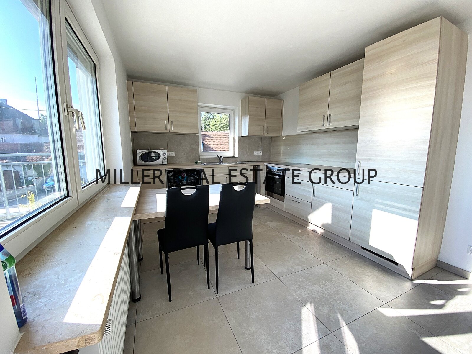 Exquisites Mehrfamilienhaus mit 4-Parteien in Bevorzugter Lage – Ideal für Investoren!!