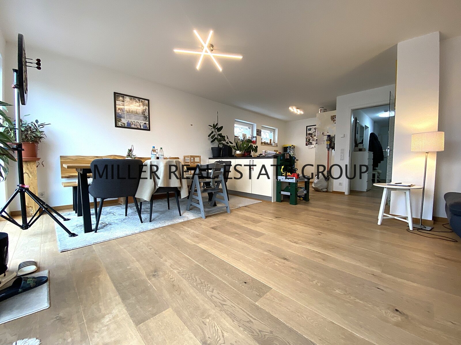 ** Eleganz, Ruhe & Top-Ausstattung – Stadtlage in Abensberg **