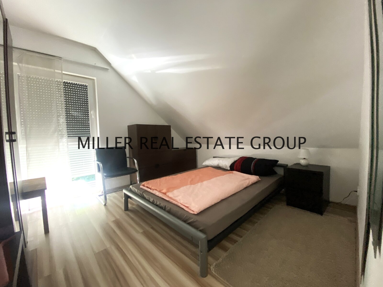 Eleganz trifft Innovation: Das perfekte Familienhaus!