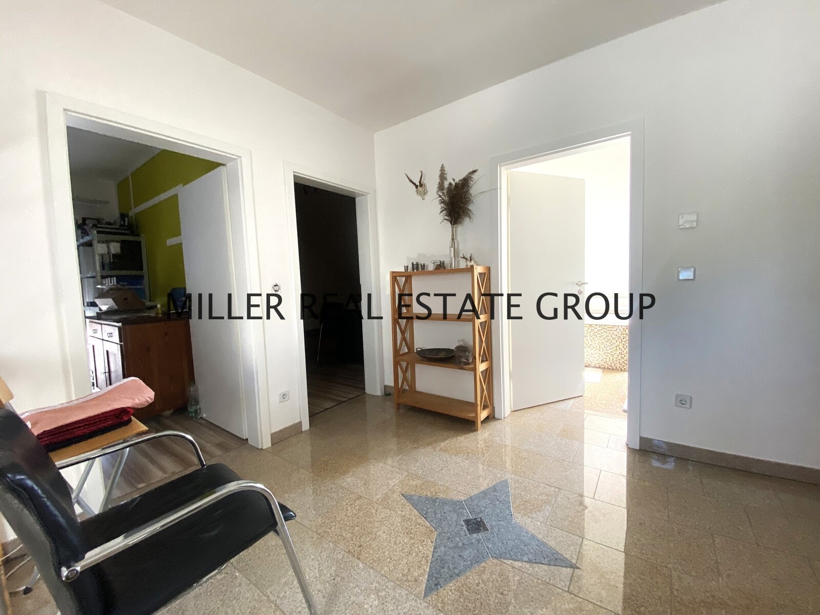 Eleganz trifft Innovation: Das perfekte Familienhaus!