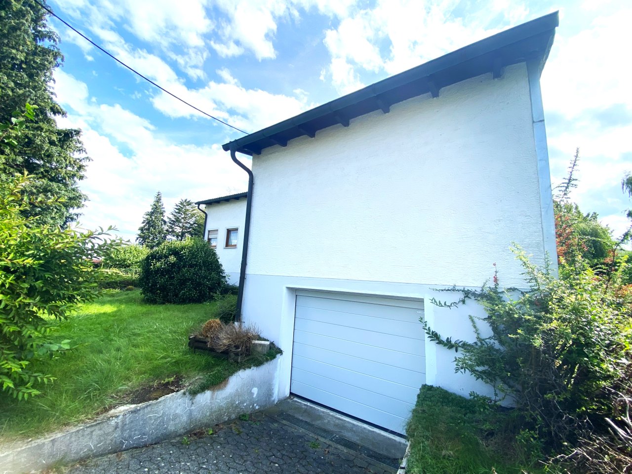 Einfamilienhaus mit großem Grundstück und Ausbaupotenzial!