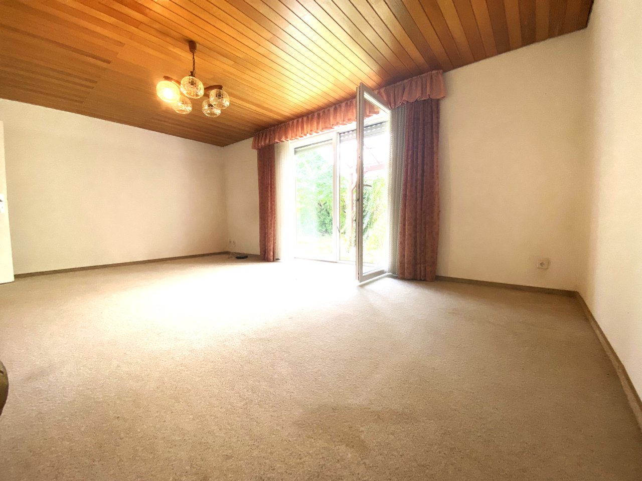 Einfamilienhaus mit großem Grundstück und Ausbaupotenzial!