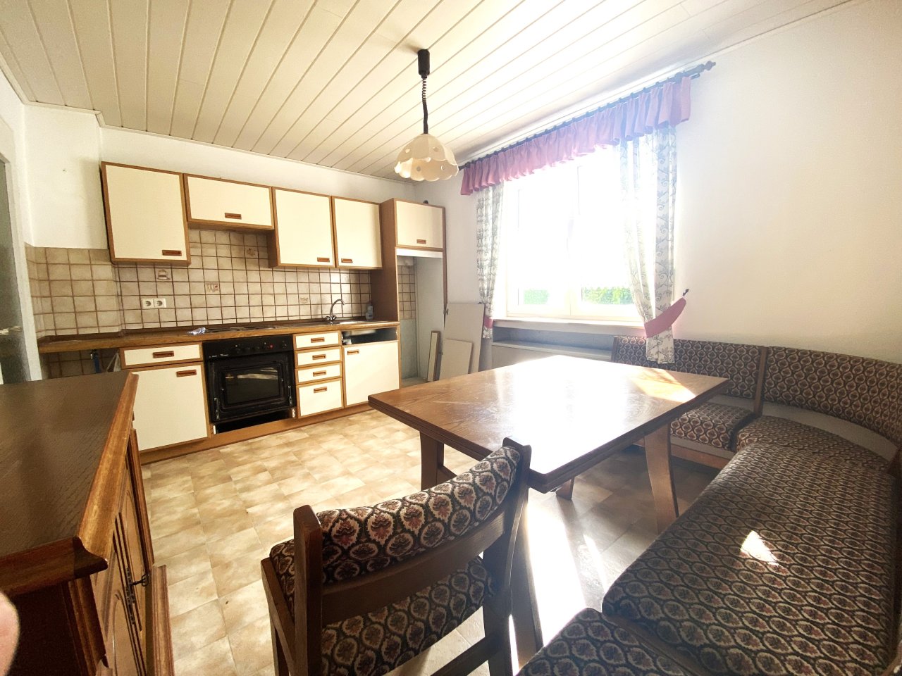 Einfamilienhaus mit großem Grundstück und Ausbaupotenzial!