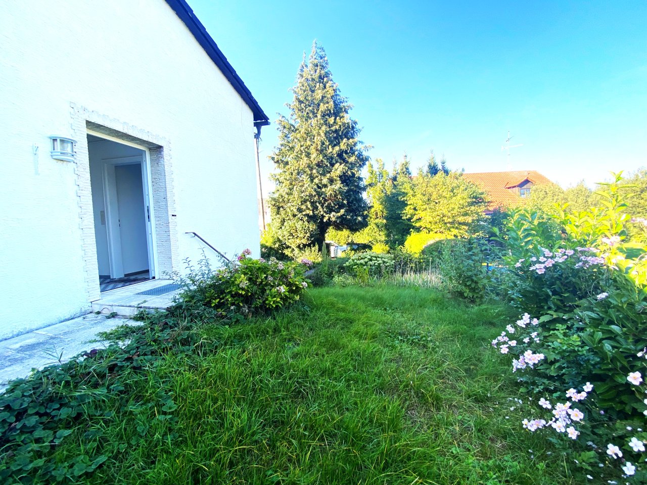 Einfamilienhaus mit großem Grundstück und Ausbaupotenzial!