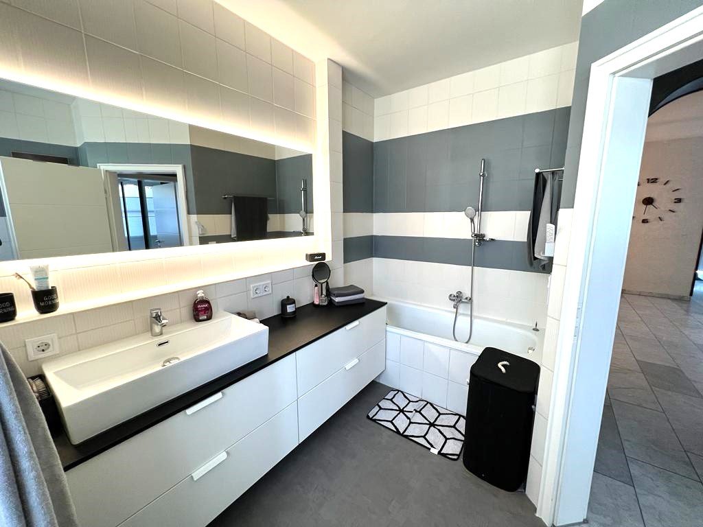 Exklusive! Eigentumswohnung mit traumhaftem Gartenbereich