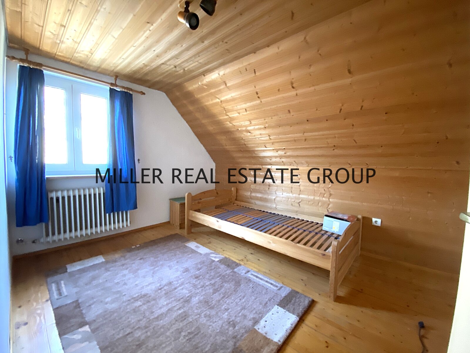 GROßZÜGIGES EINFAMILIENHAUS IN GRÜNER UND IDYLLISCHER LAGE