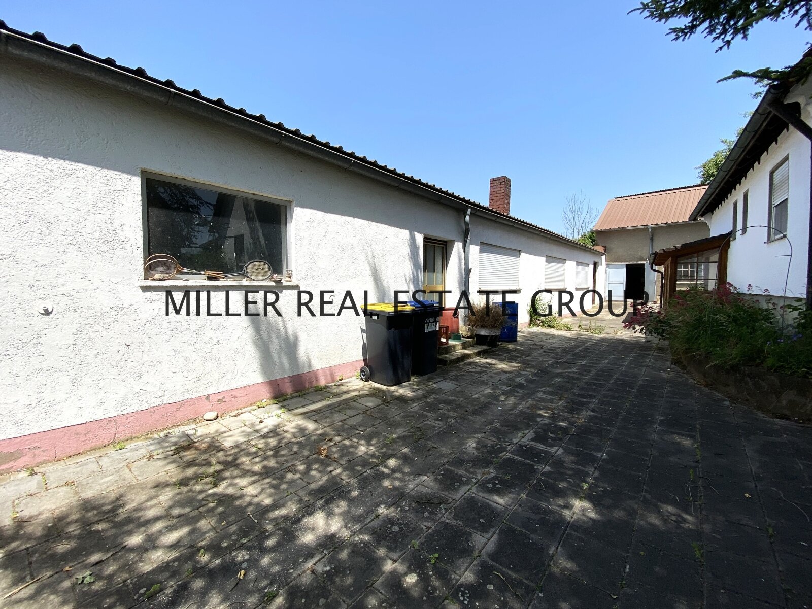 GROßZÜGIGES EINFAMILIENHAUS IN GRÜNER UND IDYLLISCHER LAGE
