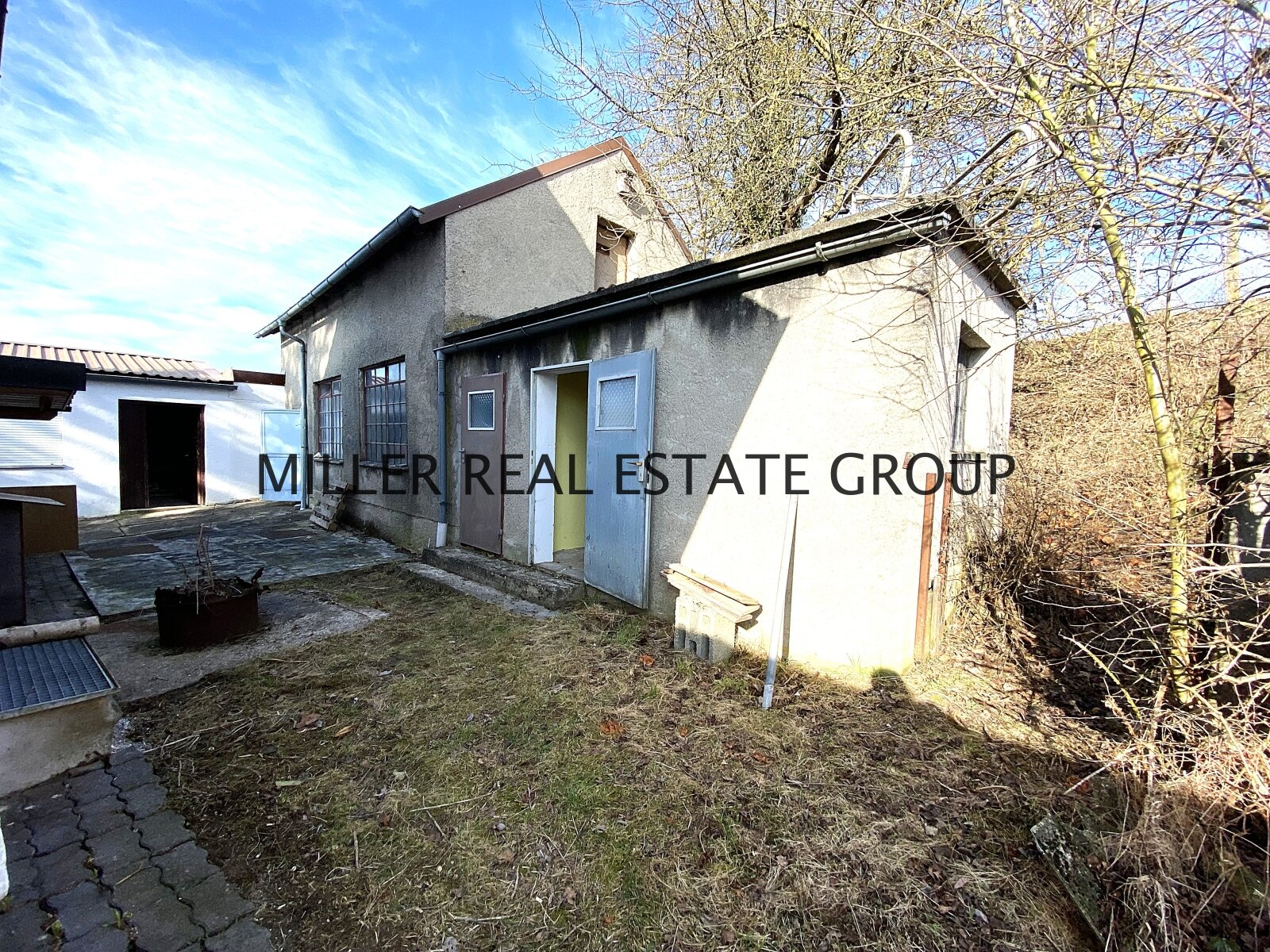 GROßZÜGIGES EINFAMILIENHAUS IN GRÜNER UND IDYLLISCHER LAGE