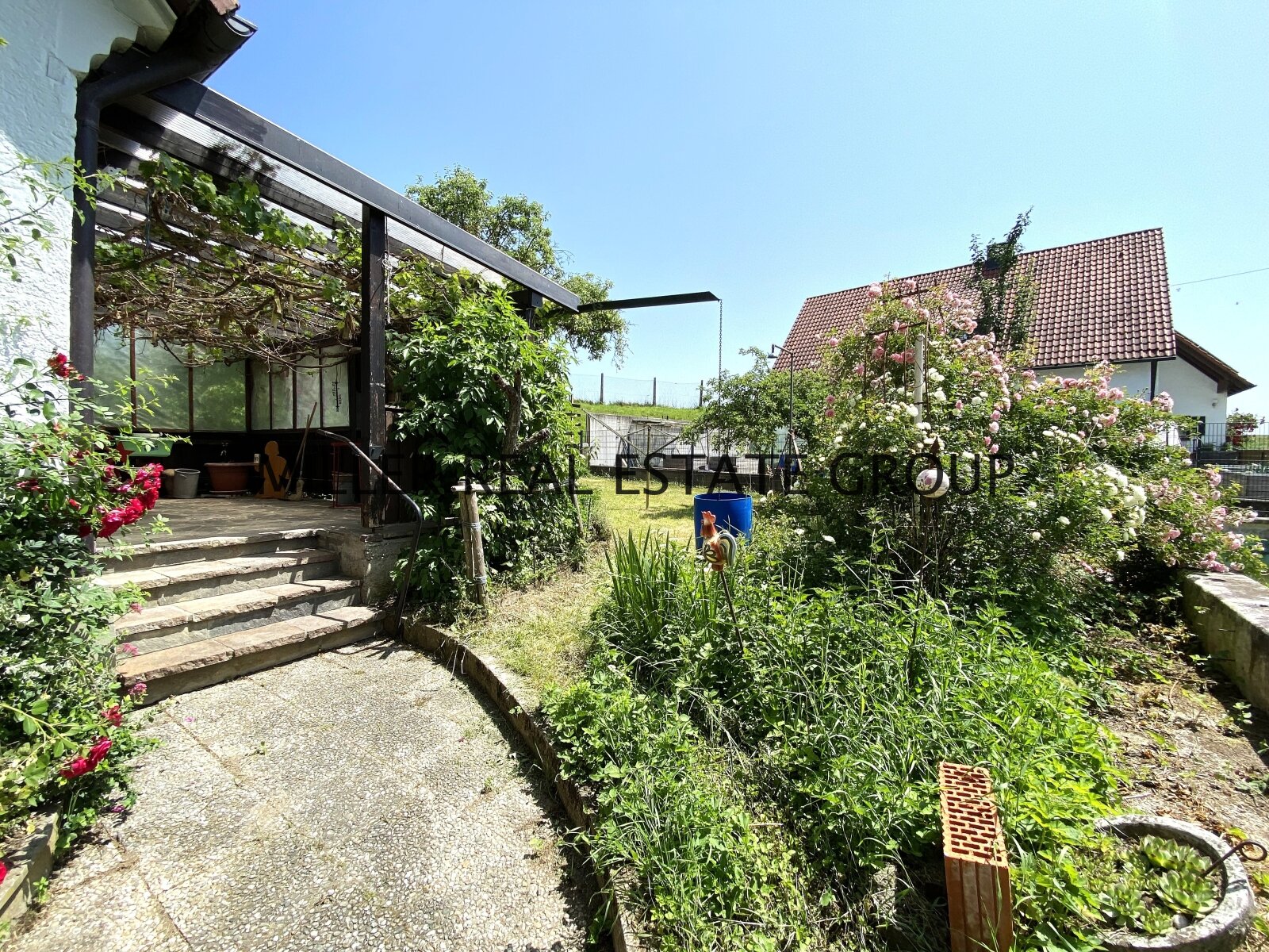 GROßZÜGIGES EINFAMILIENHAUS IN GRÜNER UND IDYLLISCHER LAGE