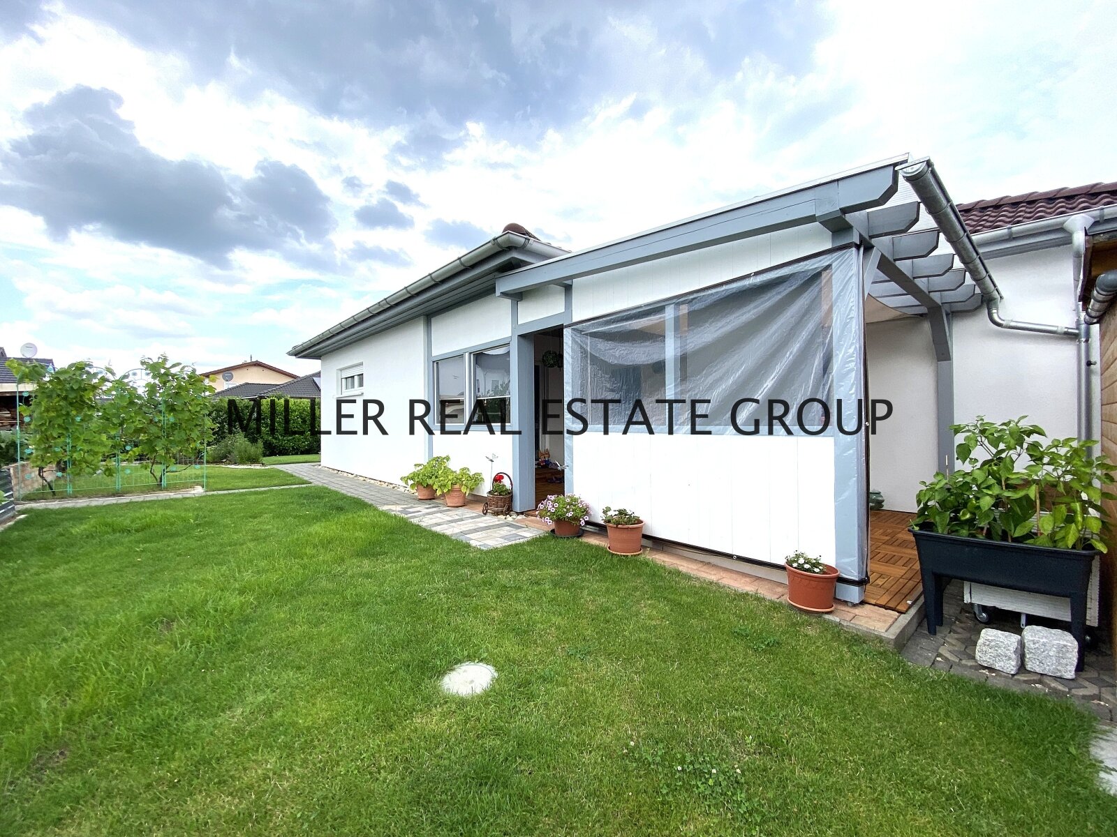 *** Eleganter Bungalow – Ihr Traumhaus in ruhiger Lage ***