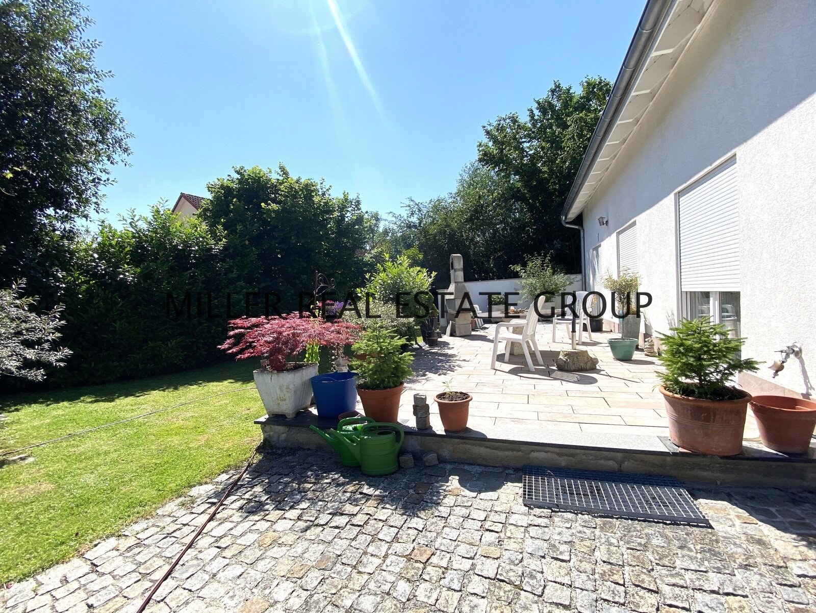 Moderner Familientraum mit Garten, Photovoltaik, Kamin & Doppelgarage in ruhiger Lage von Ingolstadt!