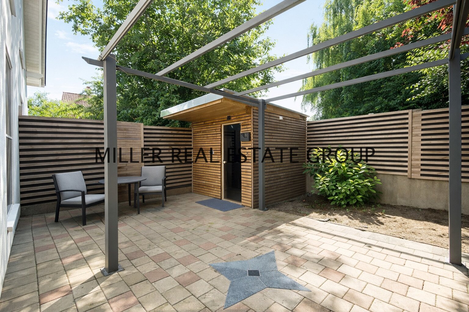 Moderner Familientraum mit Garten, Photovoltaik, Kamin & Doppelgarage in ruhiger Lage von Ingolstadt!