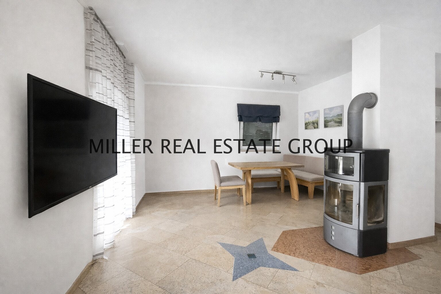 Moderner Familientraum mit Garten, Photovoltaik, Kamin & Doppelgarage in ruhiger Lage von Ingolstadt!