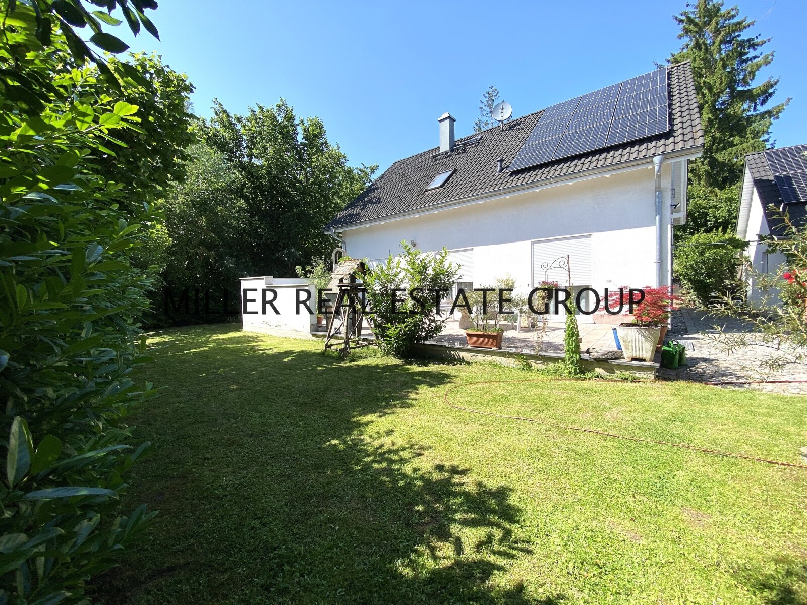 Moderner Familientraum mit Garten, Photovoltaik, Kamin & Doppelgarage in ruhiger Lage von Ingolstadt!