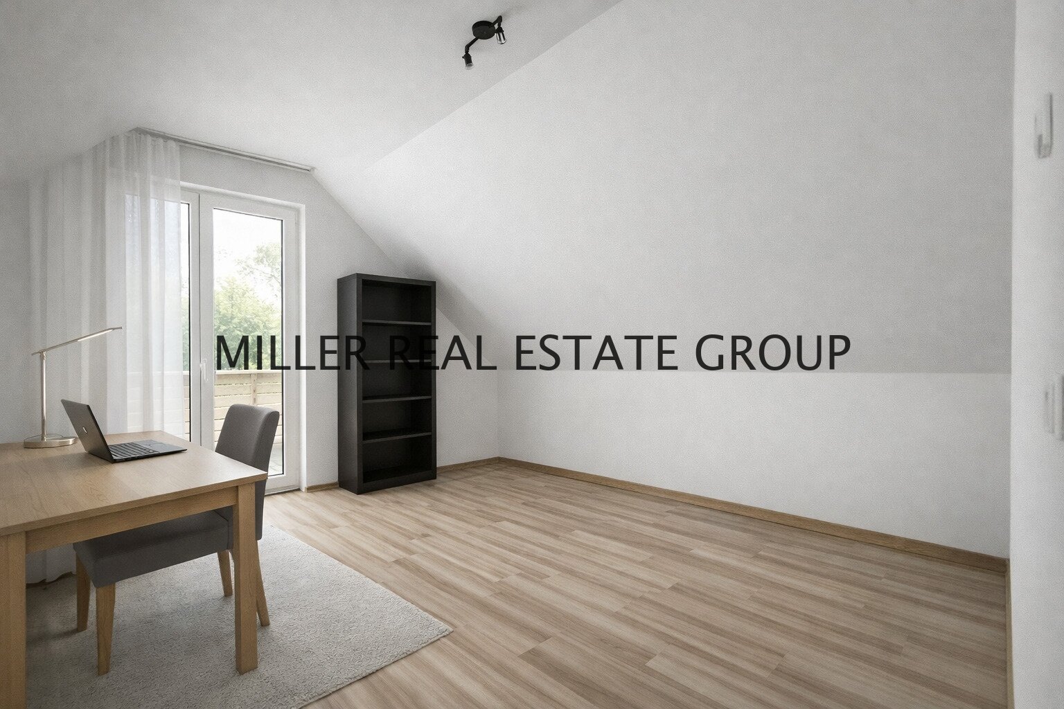 Moderner Familientraum mit Garten, Photovoltaik, Kamin & Doppelgarage in ruhiger Lage von Ingolstadt!